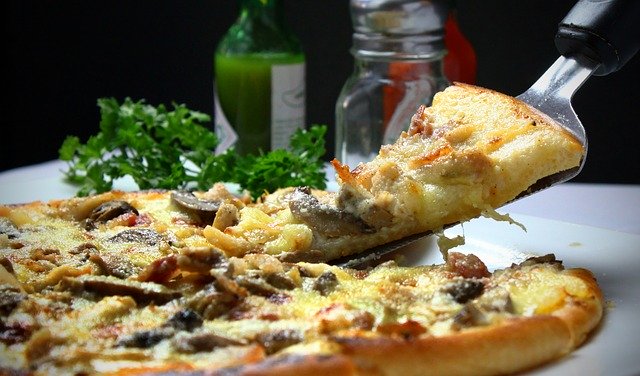 netypická talianská pizza.jpg